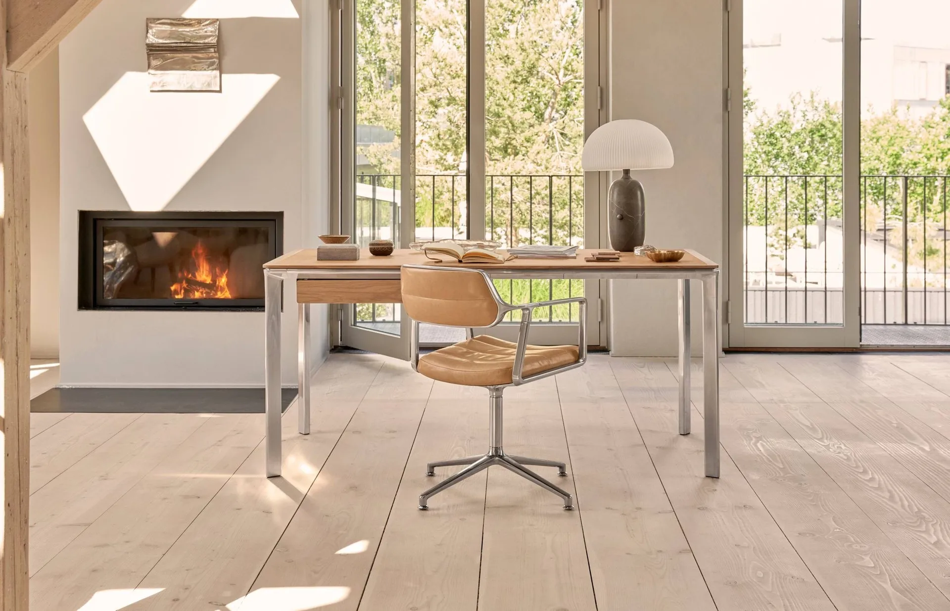 Vipp432 skrivebord, Camel leather-light oak Vipp