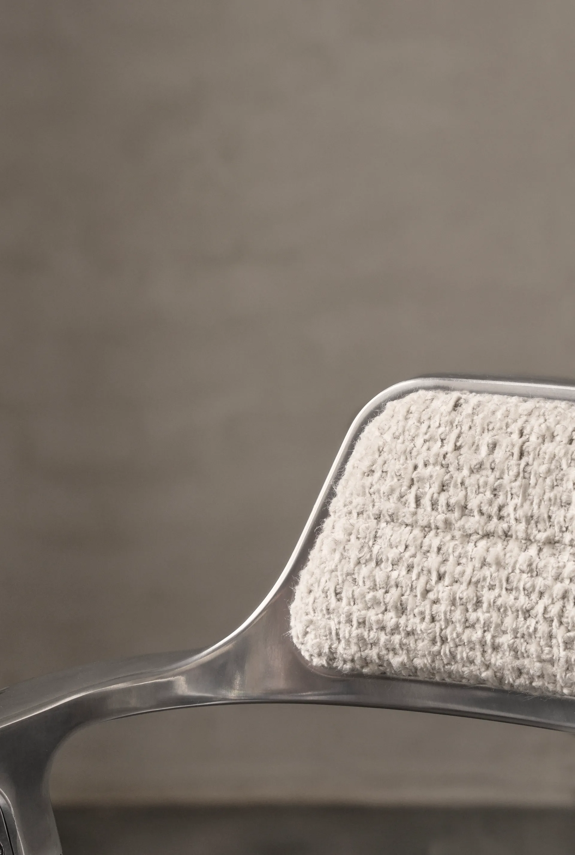 Vipp452 Swivel kontorstol, Wavy off white-lys grå-pol. aluminium Vipp