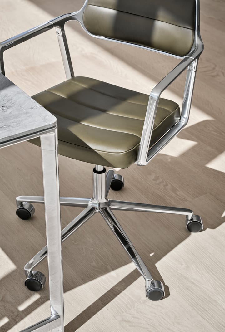 Vipp453+ Swivel kontorstol med hjul, Pol. aluminium-black leather Vipp