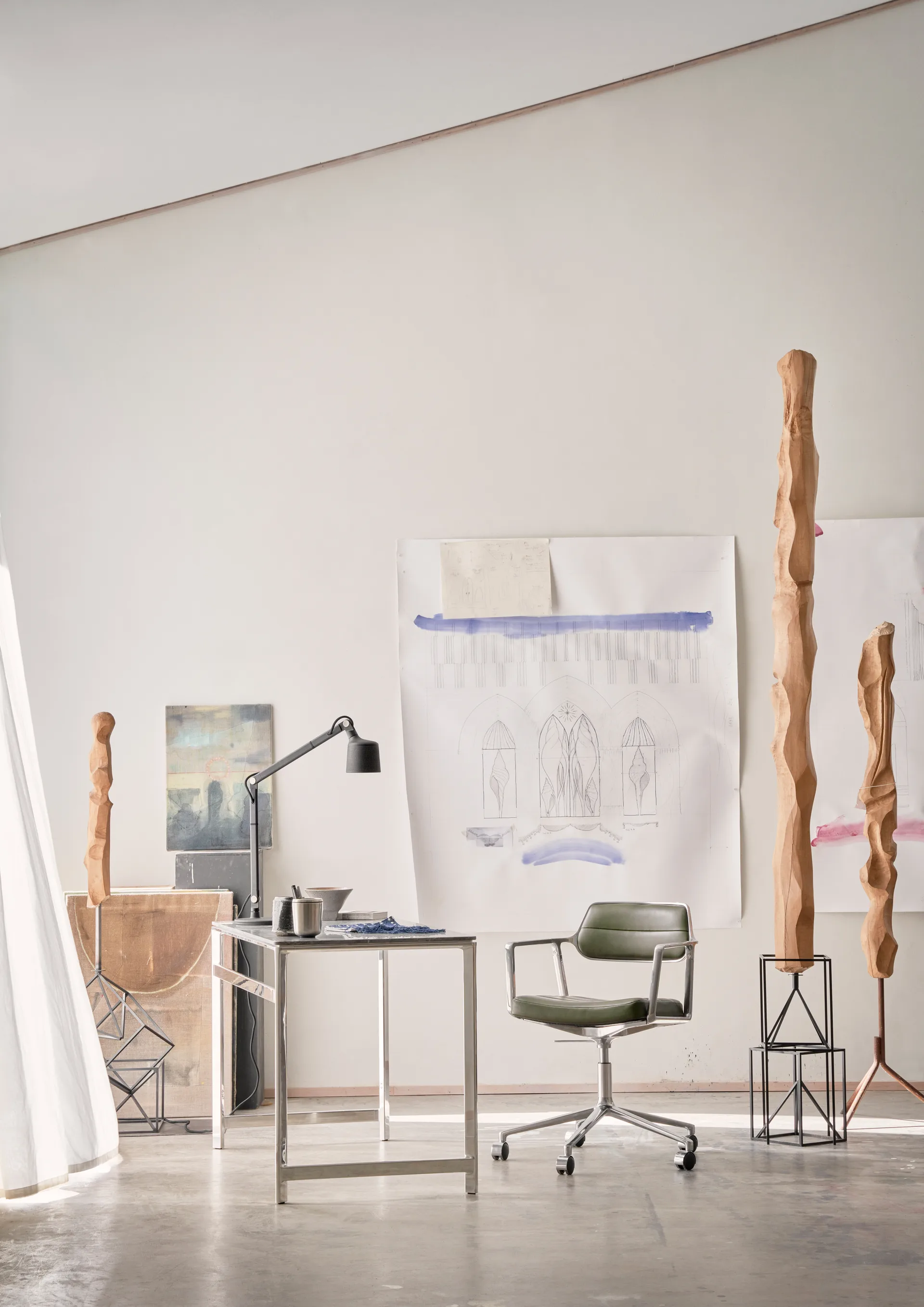 Vipp453+ Swivel kontorstol med hjul, Pol. aluminium-black leather Vipp