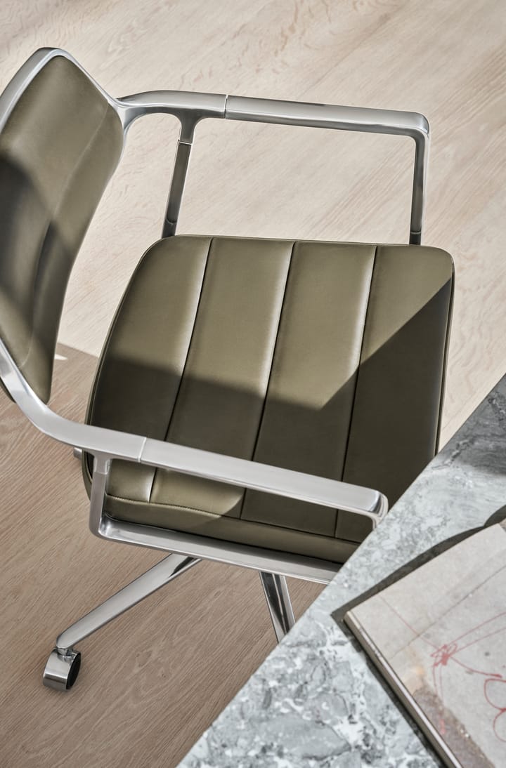 Vipp453+ Swivel kontorstol med hjul, Pol. aluminium-bosco green Vipp