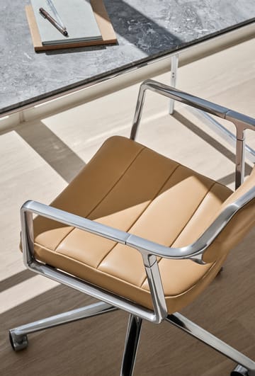 Vipp453+ Swivel kontorstol med hjul - Pol. aluminium-camel leather - Vipp