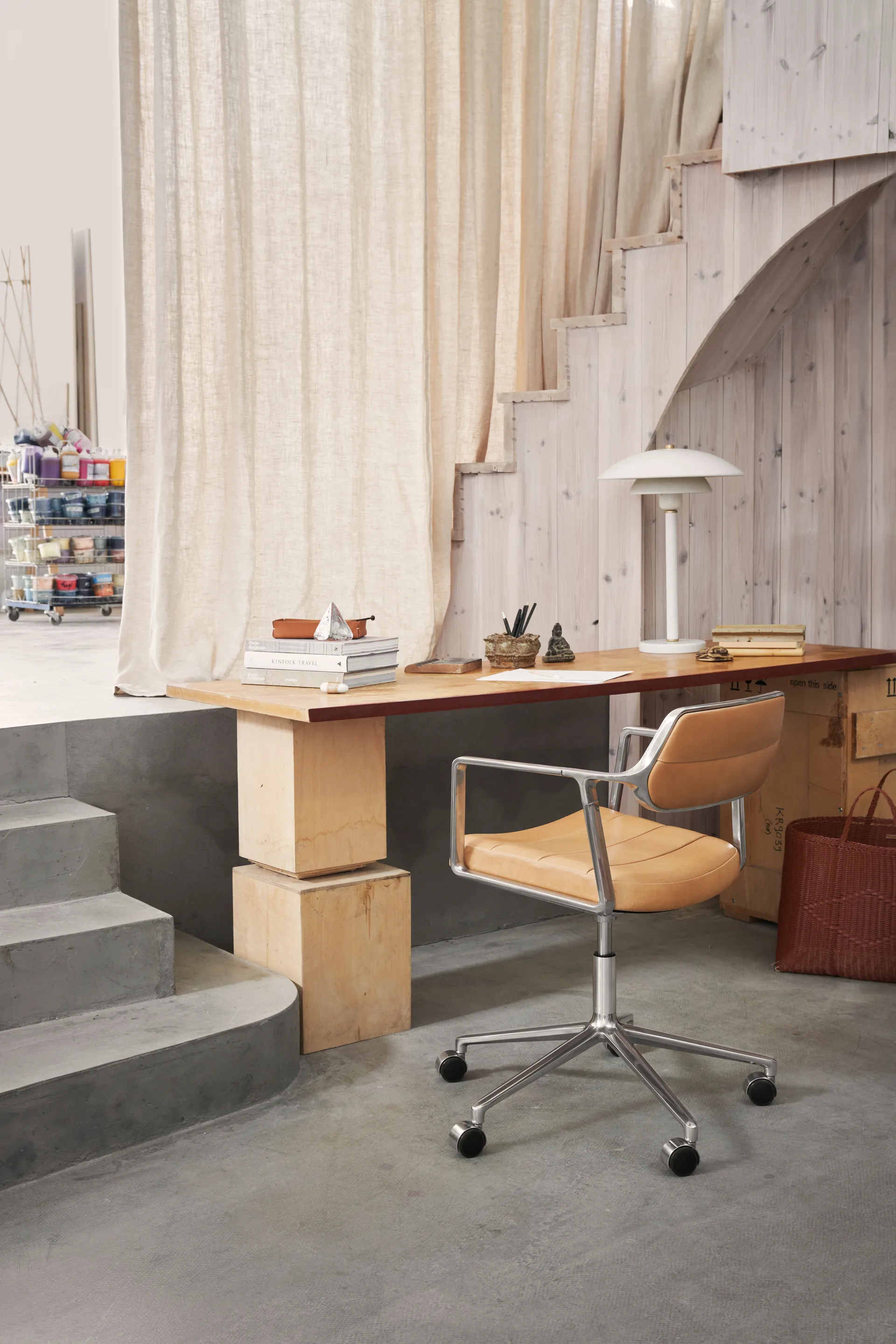 Vipp453+ Swivel kontorstol med hjul, Pol. aluminium-camel leather Vipp