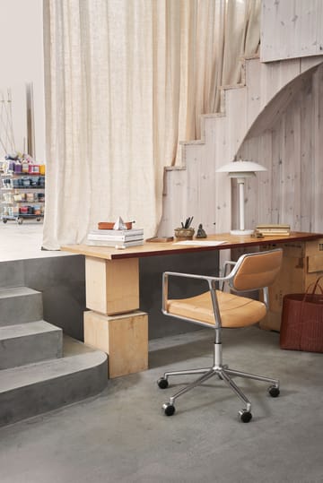 Vipp453+ Swivel kontorstol med hjul - Pol. aluminium-camel leather - Vipp