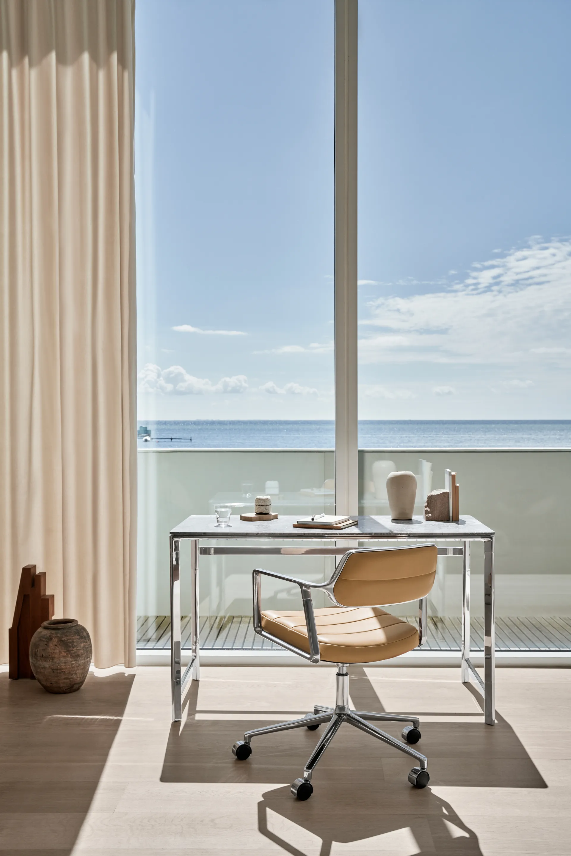 Vipp453+ Swivel kontorstol med hjul, Pol. aluminium-camel leather Vipp