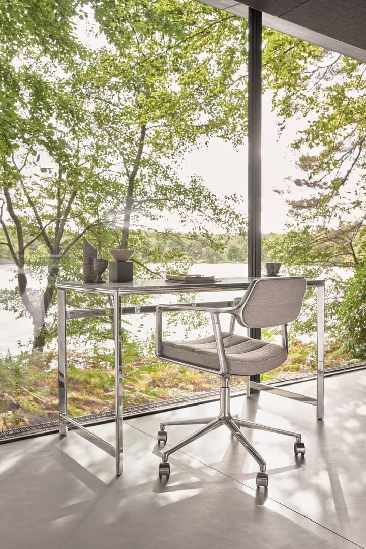 Vipp453+ Swivel kontorstol med hjul, Pol. aluminium-dark sand Vipp