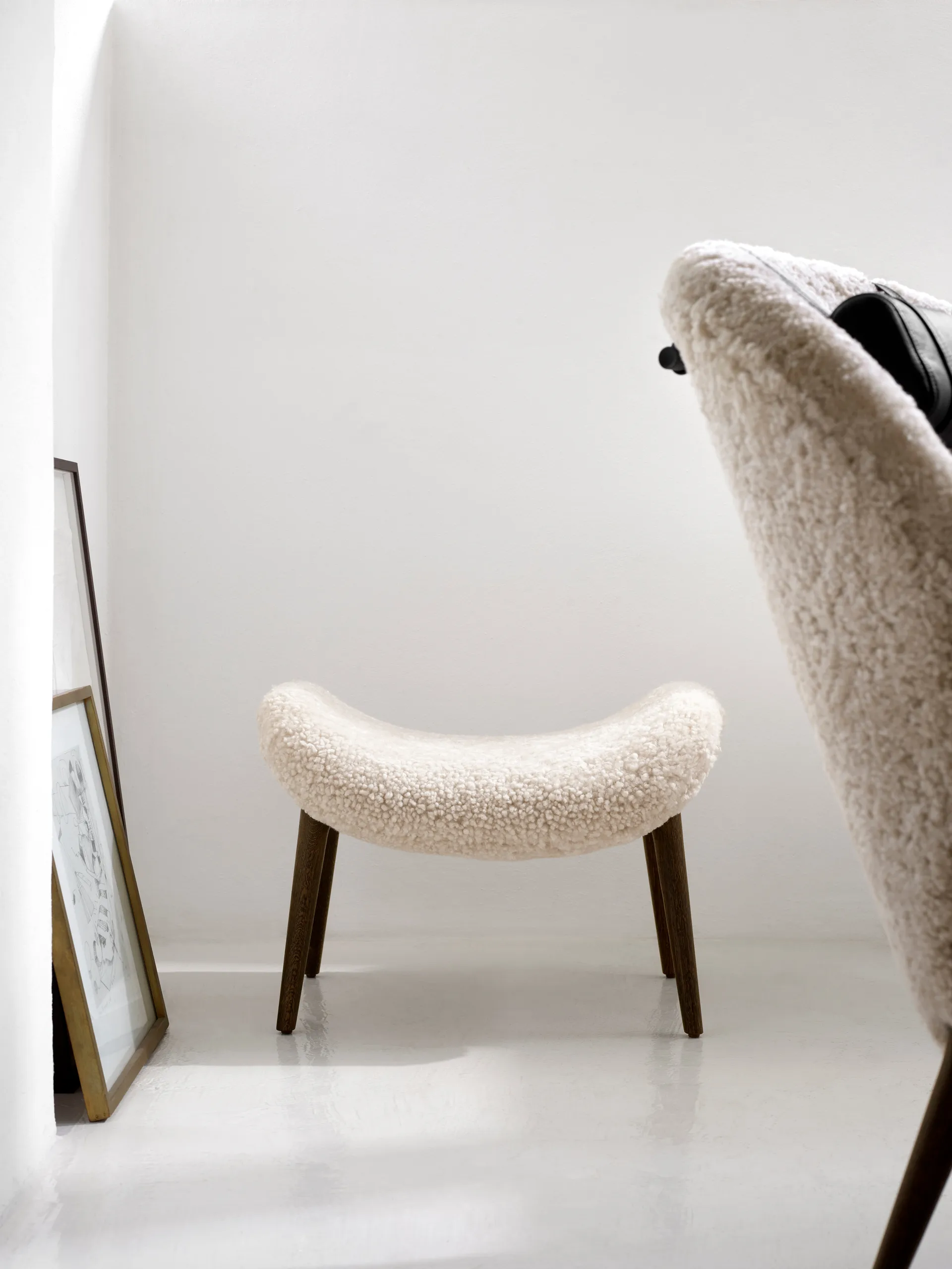 Vipp467 Lodge fotskammel, Dark oak-Curly 09 Vipp