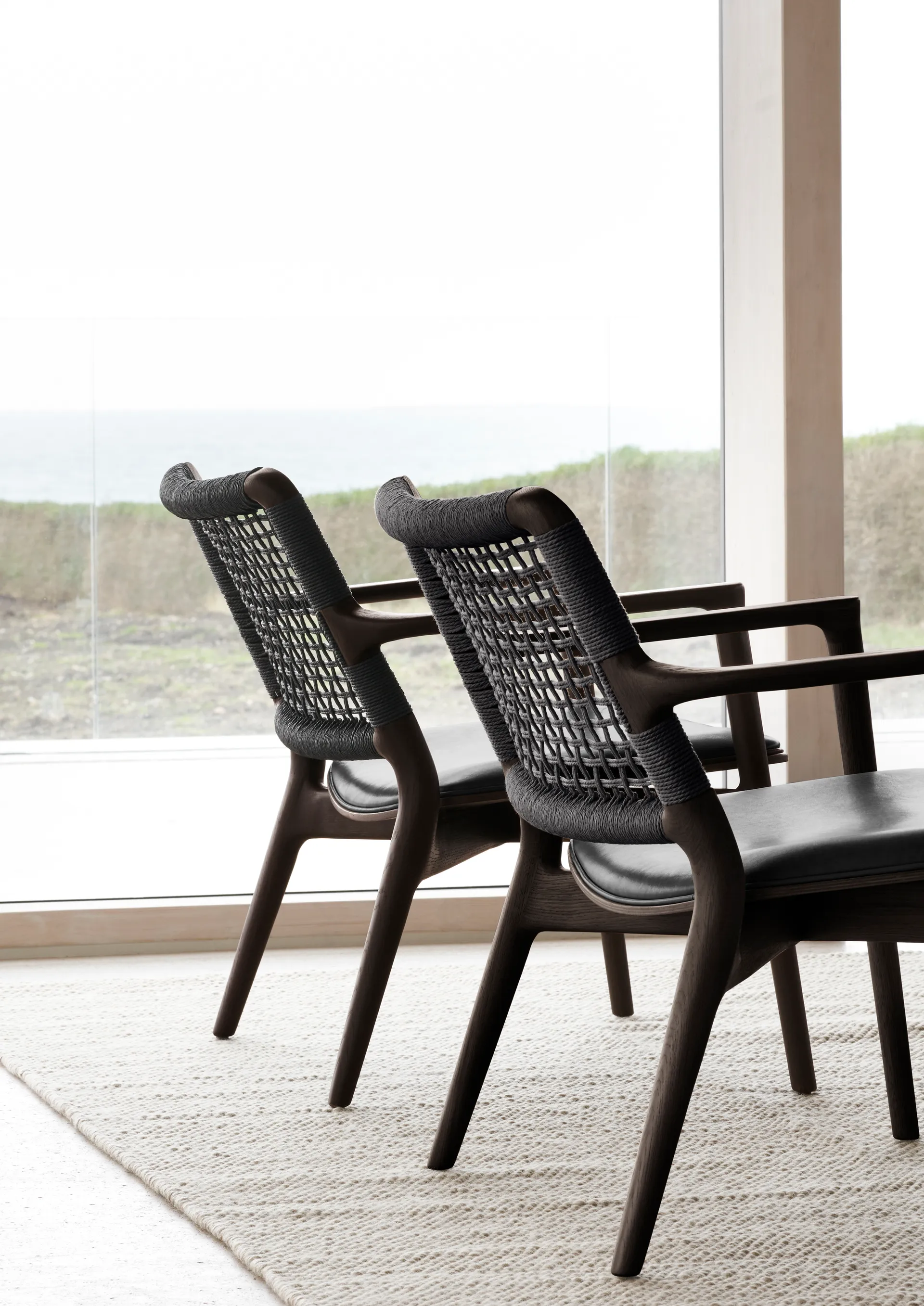 Vipp488 Cabin loungestol, Dark oak-black leather Vipp