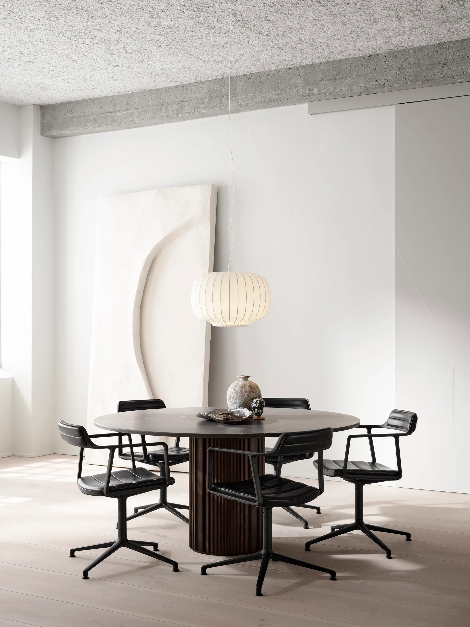 Vipp495 Cabin spisebord Ø150 cm, Grey marble-dark oak Vipp