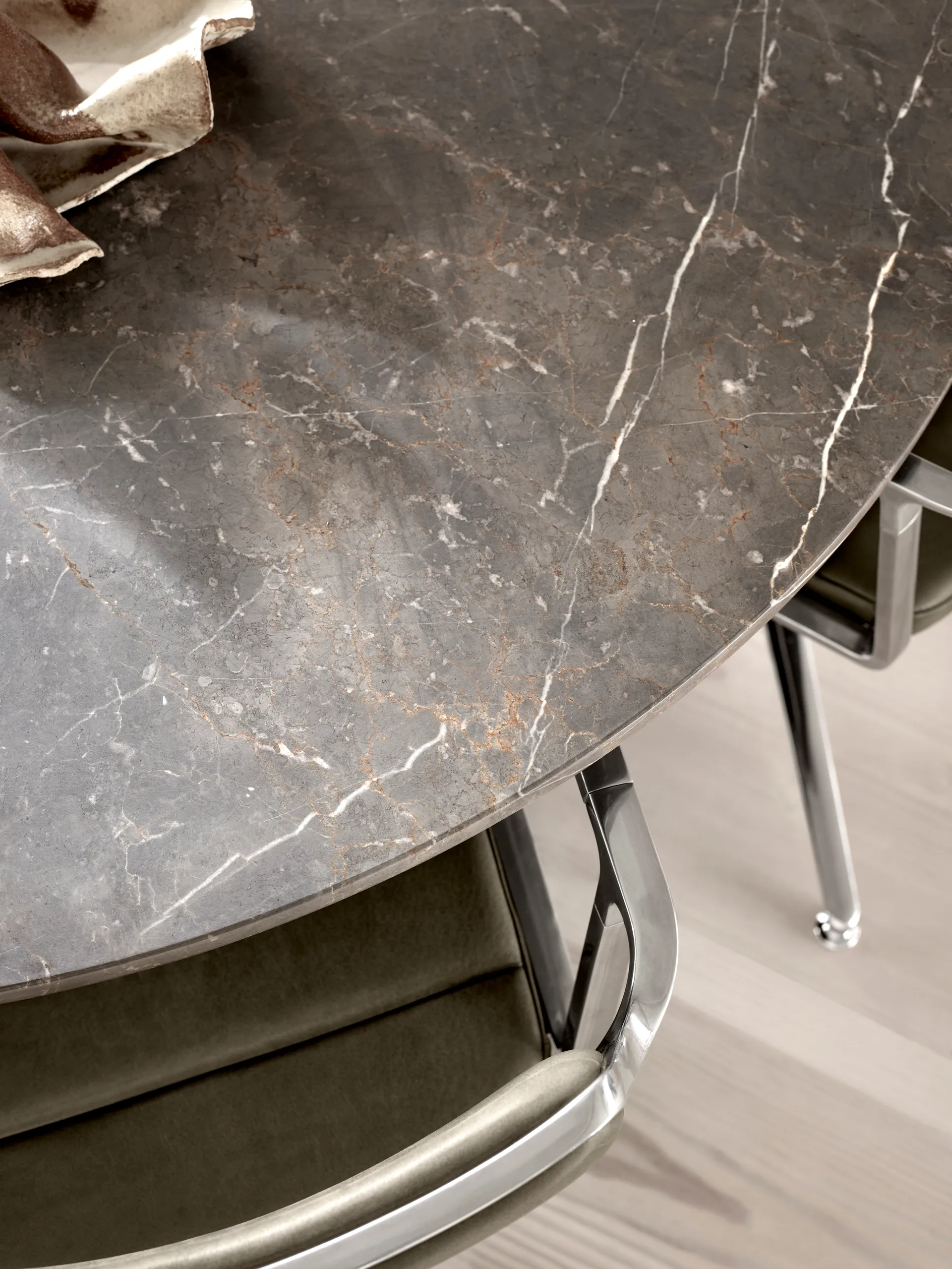 Vipp495 Cabin spisebord Ø150 cm, Grey marble-light oak Vipp