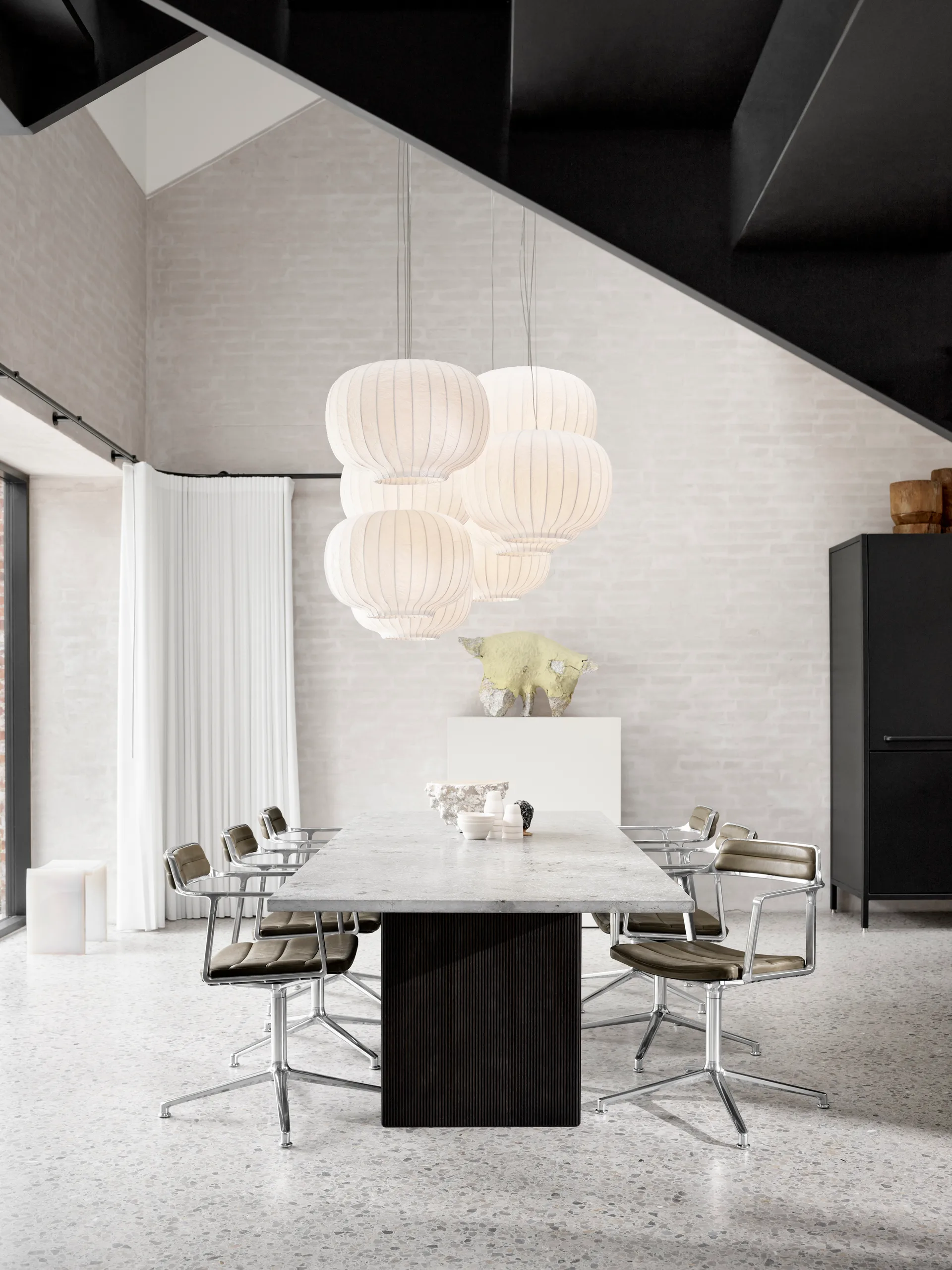 Vipp496 Cabin spisebord 250x100x72,5 cm, Stone top-dark oak Vipp