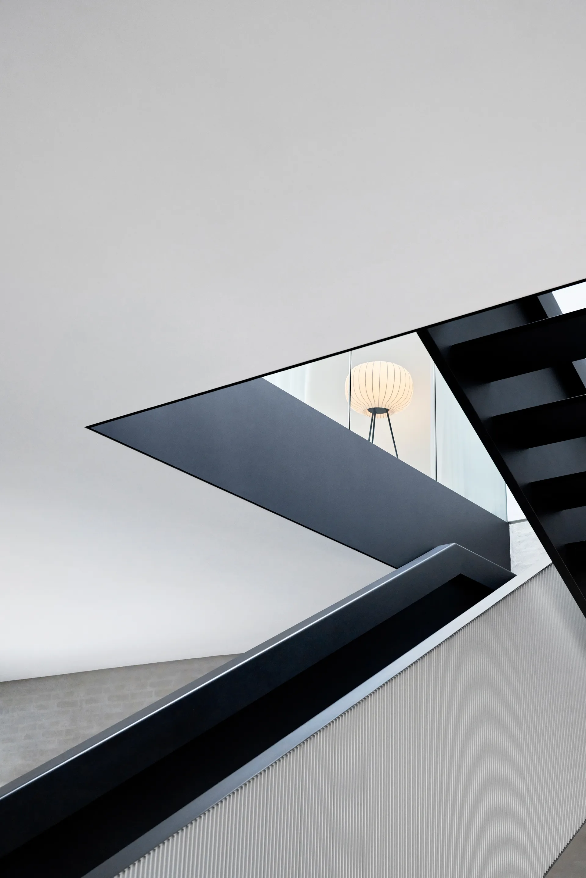 Vipp581 Paper gulvlampe 112 cm, Dark oak-white Vipp