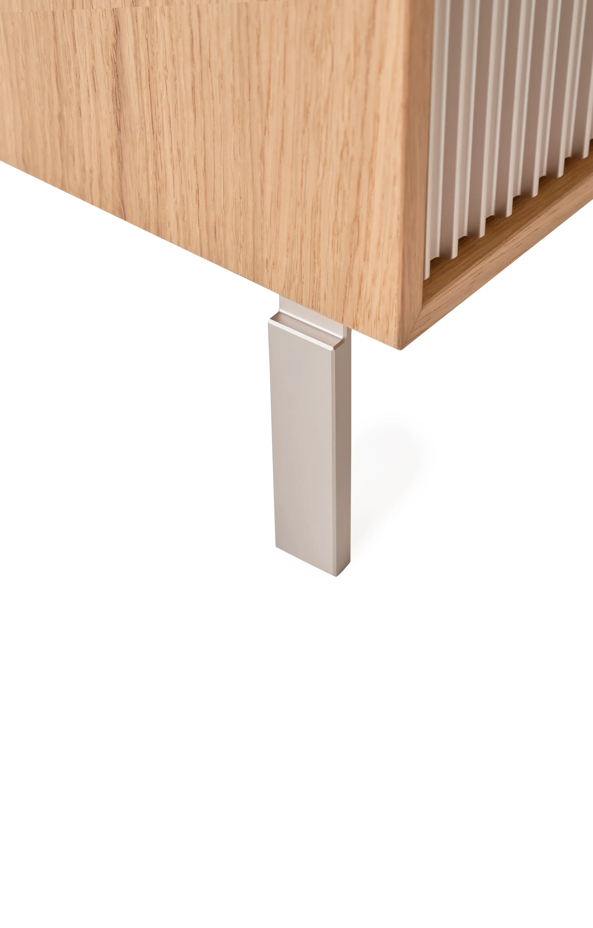 Vipp672 nattbord, Lys eik-lys aluminium, 31,5x60x38 cm Vipp