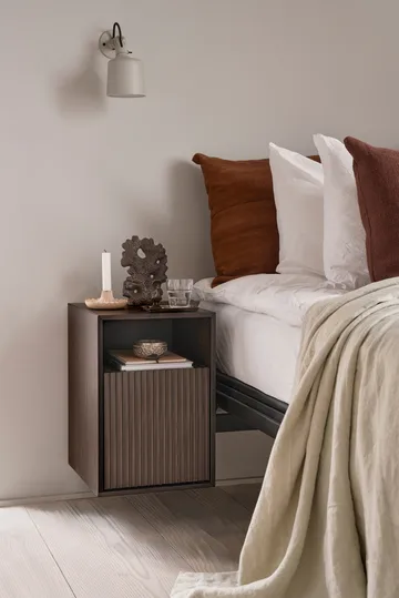 Vipp672 nattbord - Lys eik-lys aluminium, vegg, 31,5x48x38 cm - Vipp