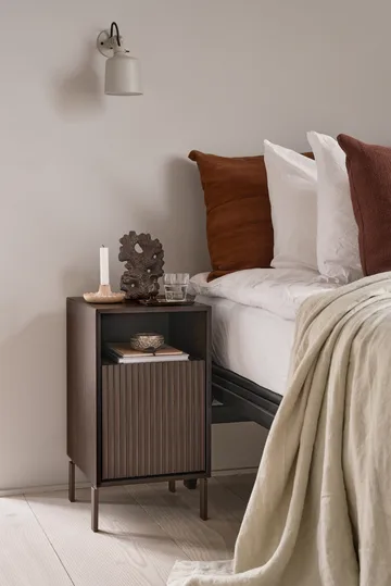 Vipp672 nattbord - Mørk eik–mørk aluminium, 31,5×60×38 cm - Vipp