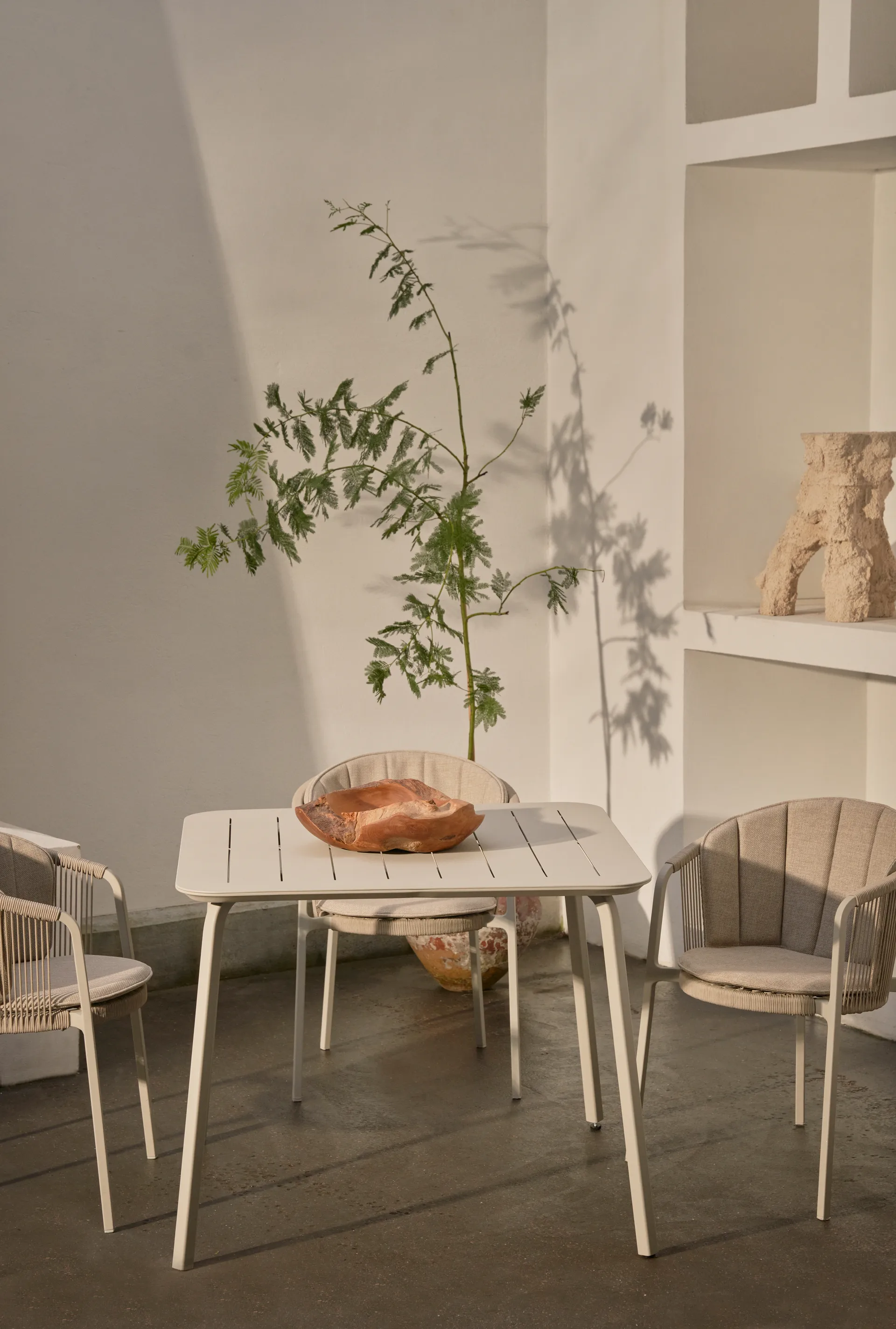 Vipp732 Lagrasse spisebord, Warm grey, 95x95x74 cm Vipp