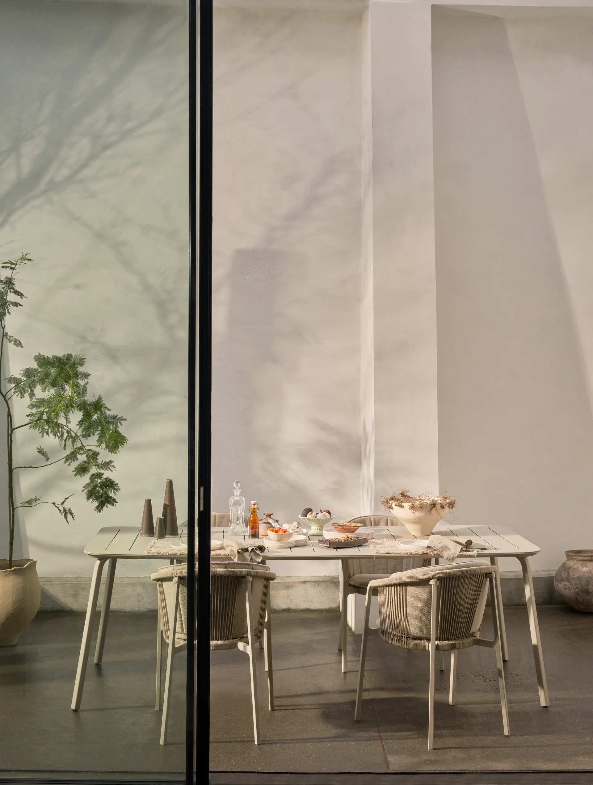 Vipp733 Lagrasse spisebord, Warm grey, 220x95 cm Vipp