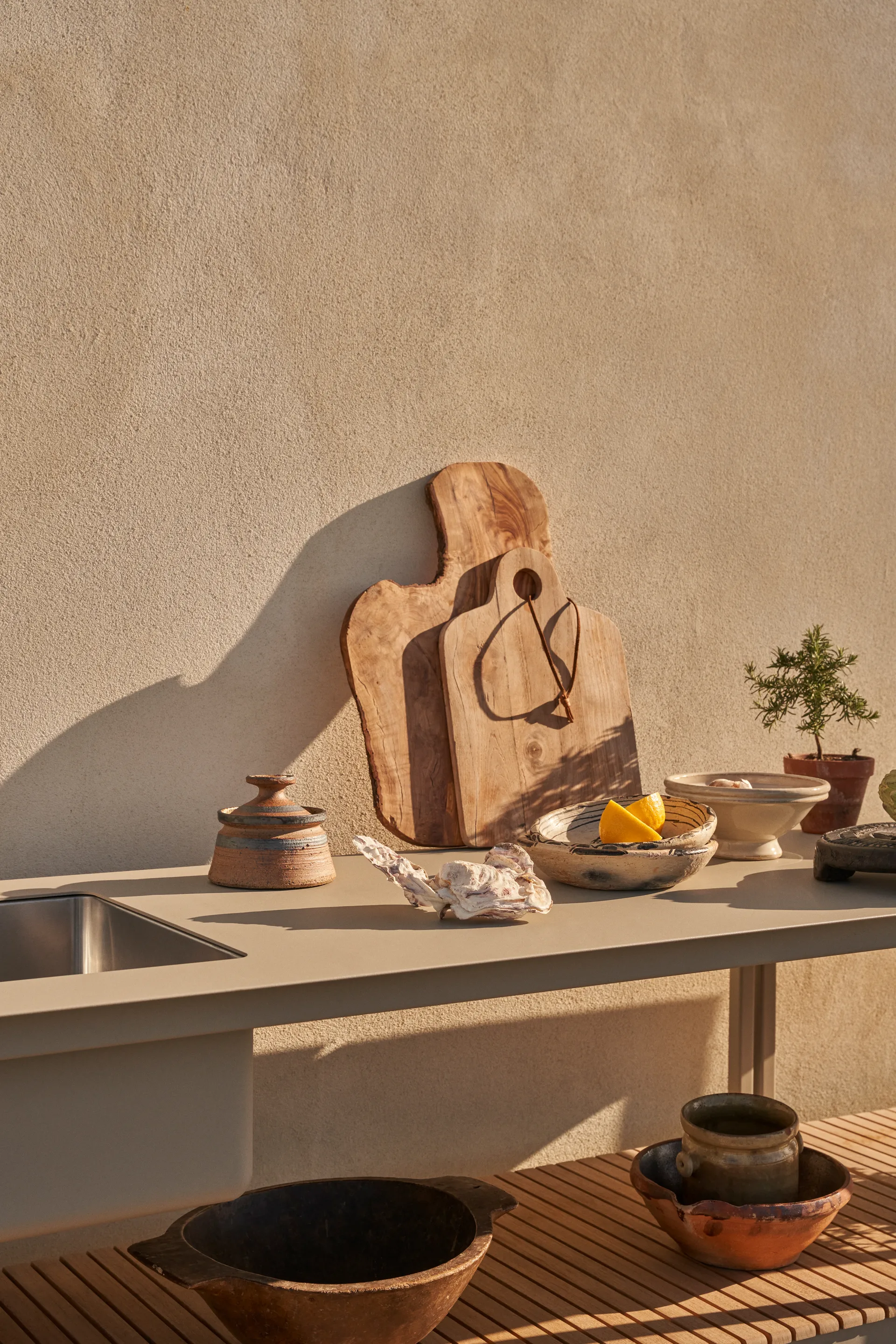 Vipp742 Open-Air kjøkkenmodul med vask, Warm grey, 154x59x93 cm Vipp