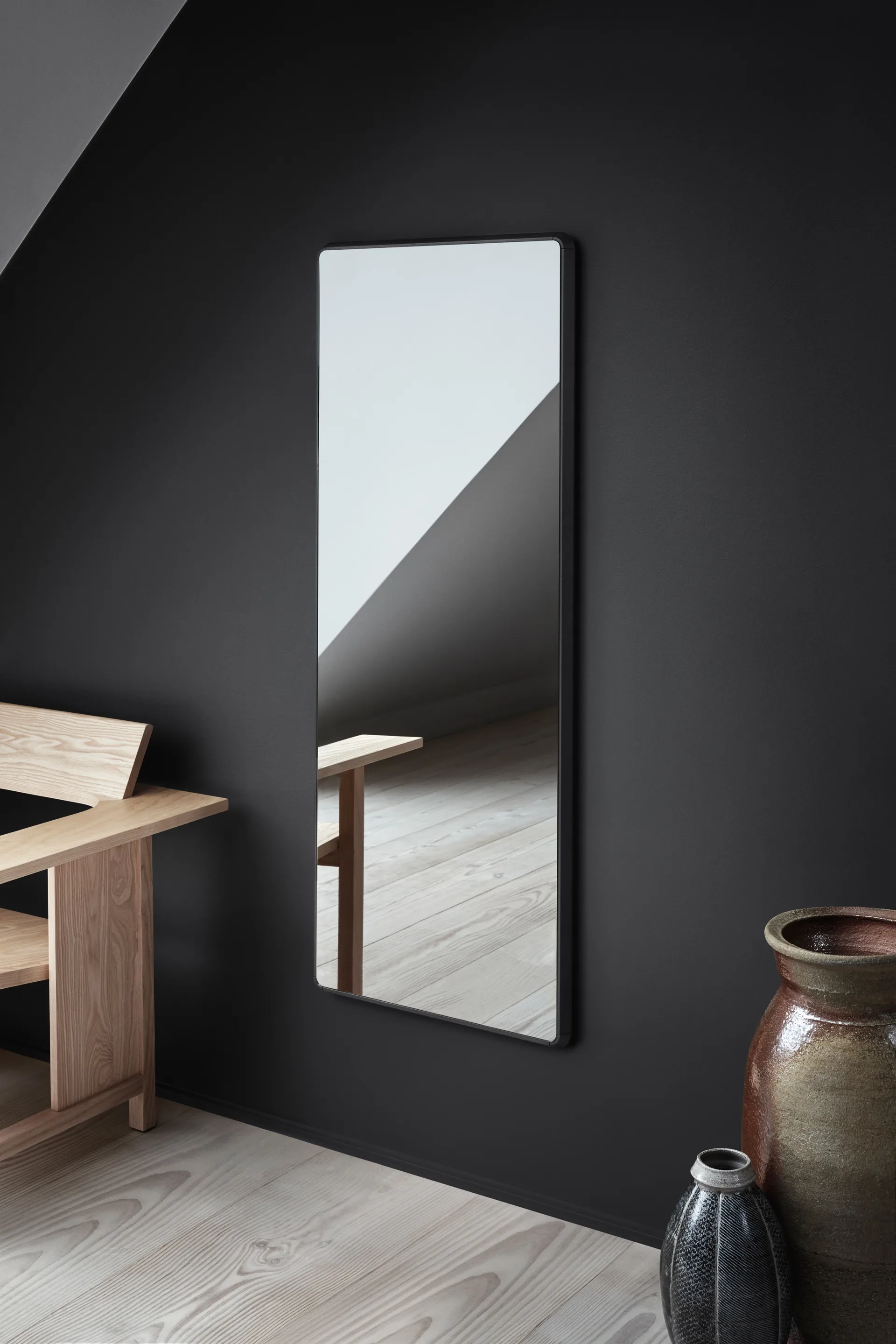 Vipp912 veggspeil medium 50x126 cm, Svart Vipp