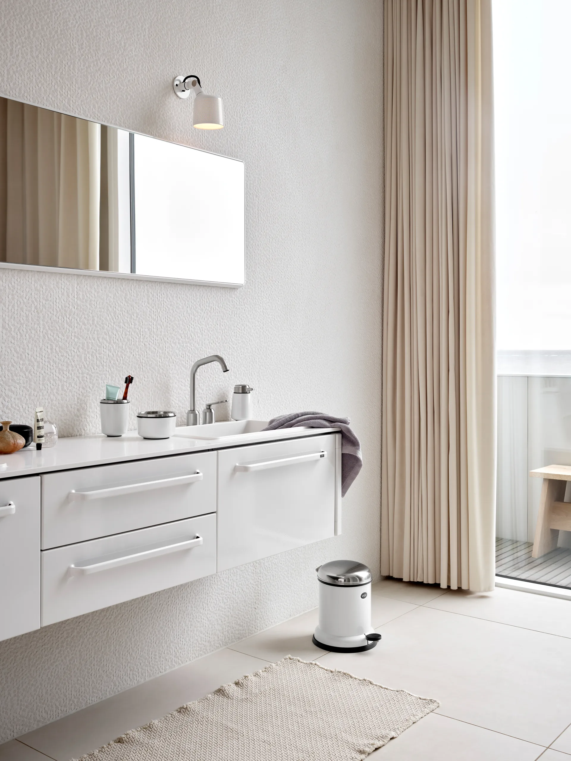 Vipp913 veggspeil large 50x186,4 cm, Hvit Vipp