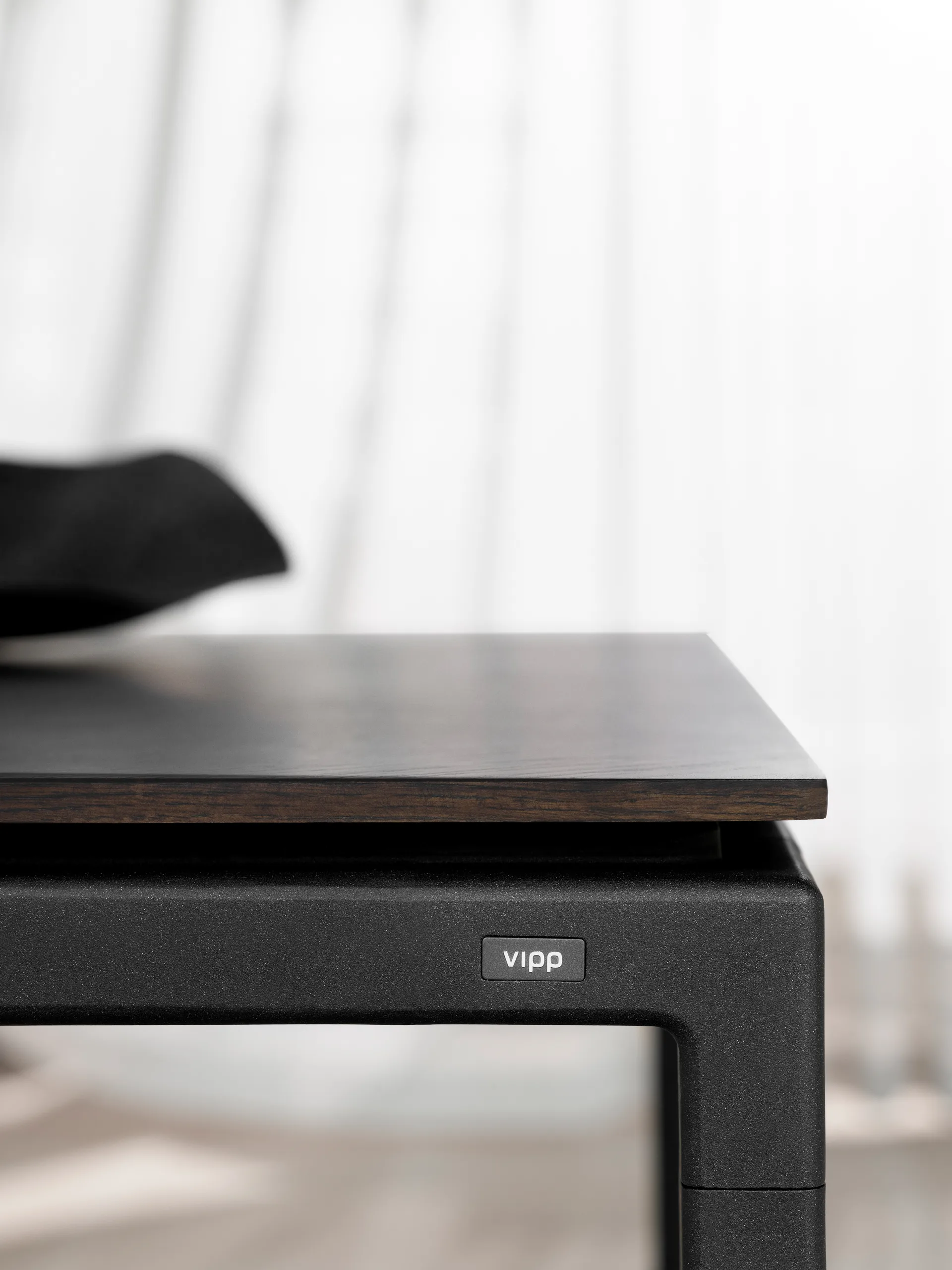 Vipp972 spisebord 240x95x72,5 cm, Dark eikefinér Vipp