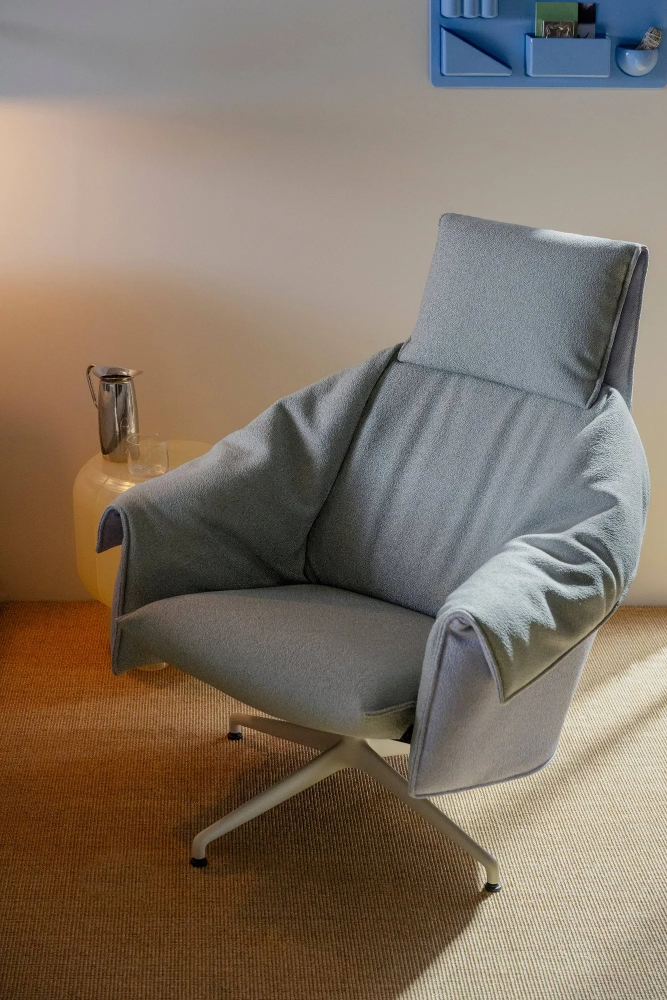 Bascule Highback lenestol, Iroko cream-aluminium/chalk 4-star base, høy rygg Vitra
