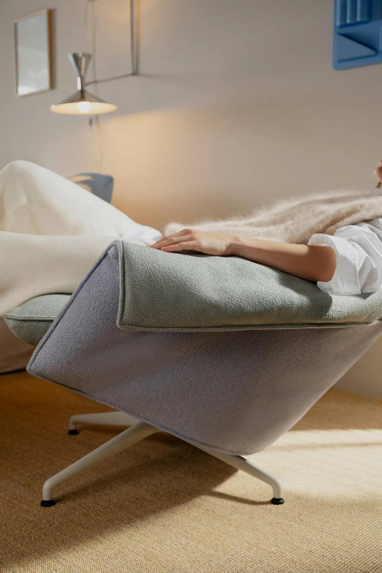Bascule Highback lenestol, Iroko cream-aluminium/chalk 4-star base, høy rygg Vitra