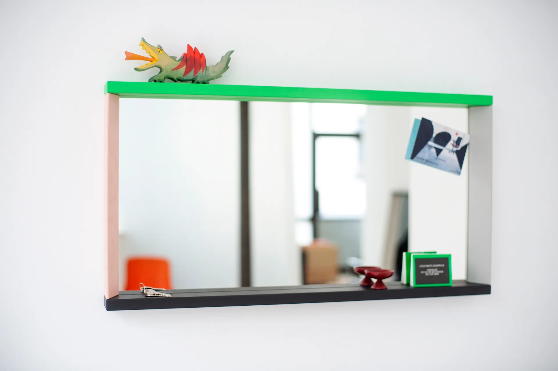 Colour Frame Mirror veggspeil medium, Blue-orange Vitra