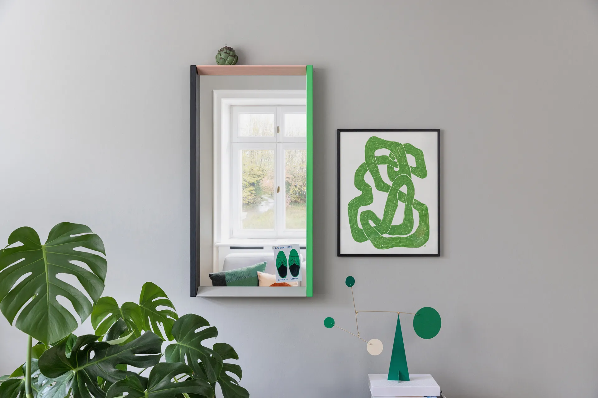 Colour Frame Mirror veggspeil medium, Green-pink Vitra