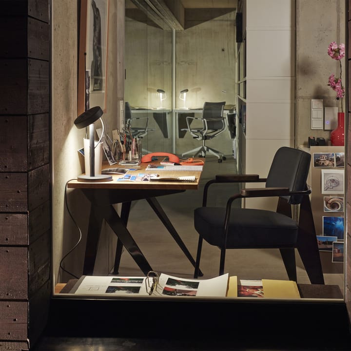 Compas Direction skrivebord, Dark oak-Deep black Vitra