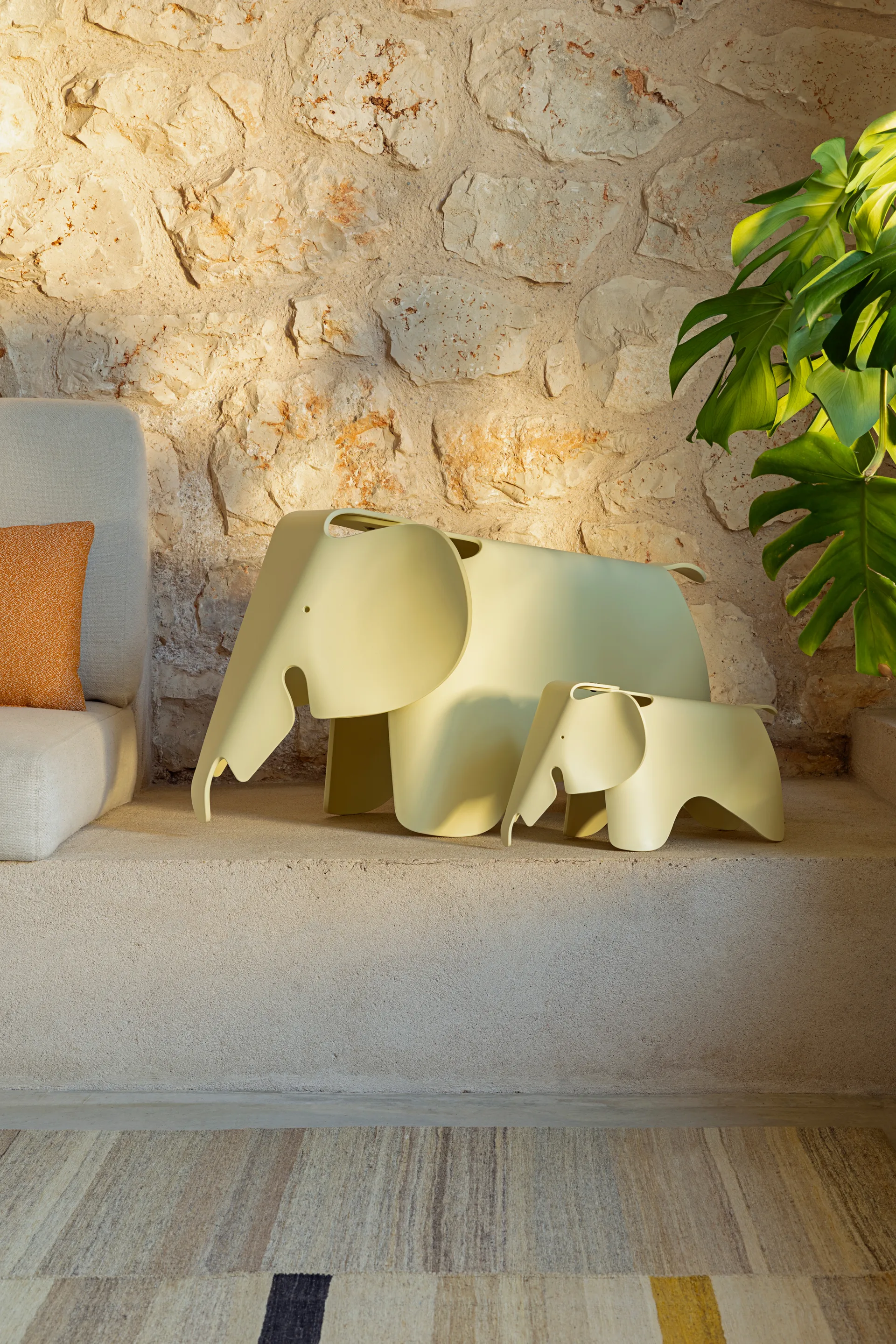 Eames elephant recycled krakk/dekorasjon, Pale rose Vitra