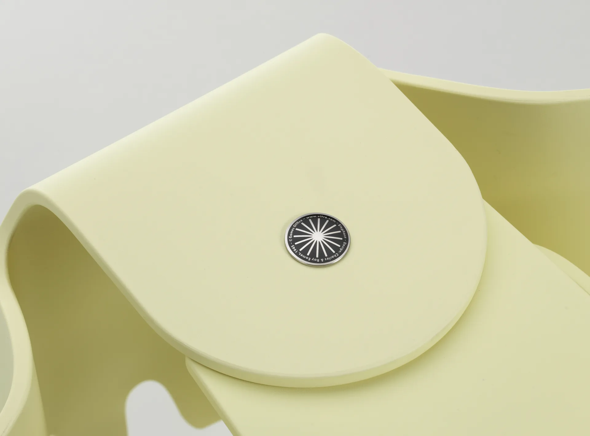 Eames elephant recycled small dekorasjon, Canary Vitra