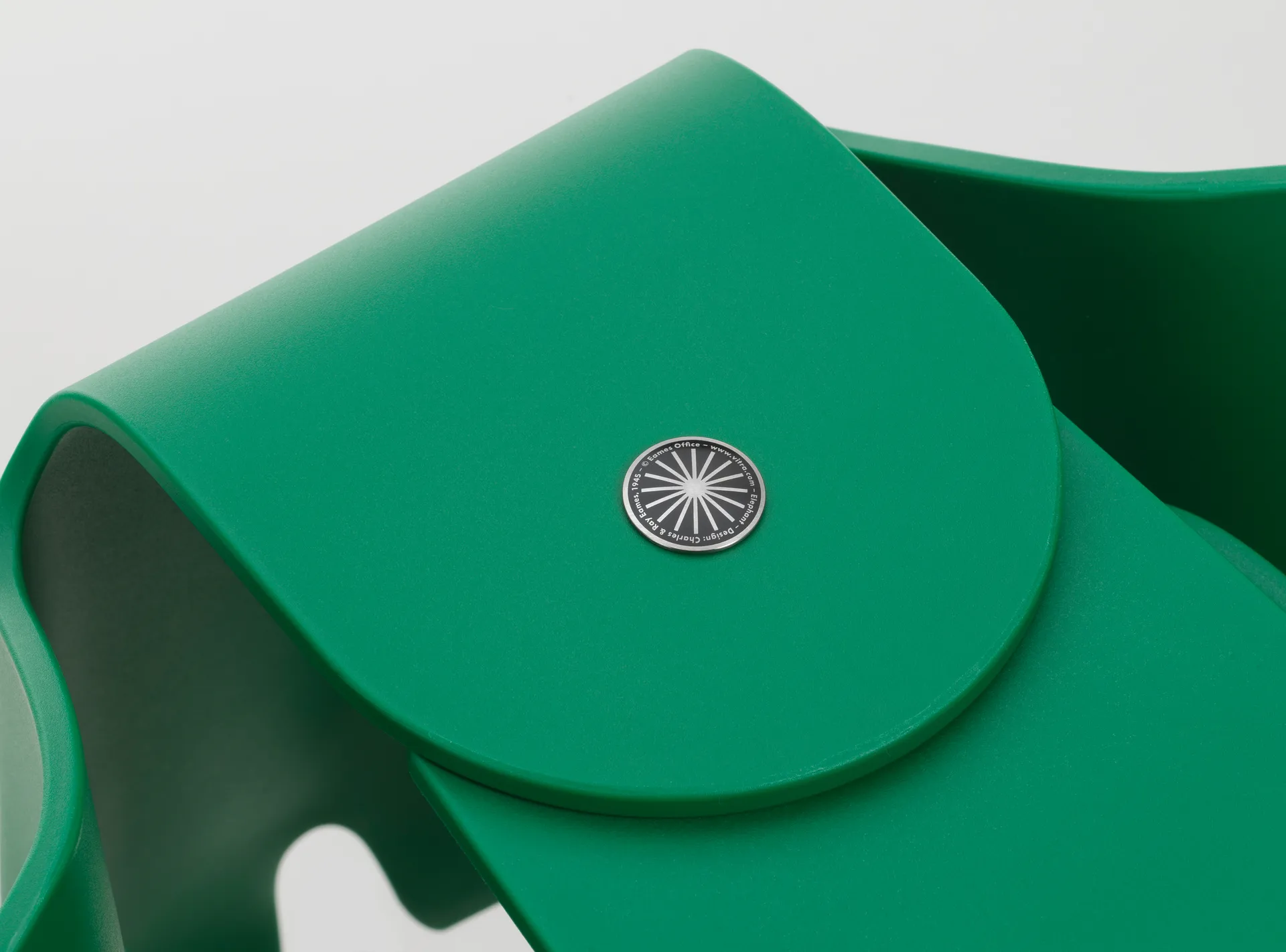 Eames elephant recycled small dekorasjon, Emerald Vitra