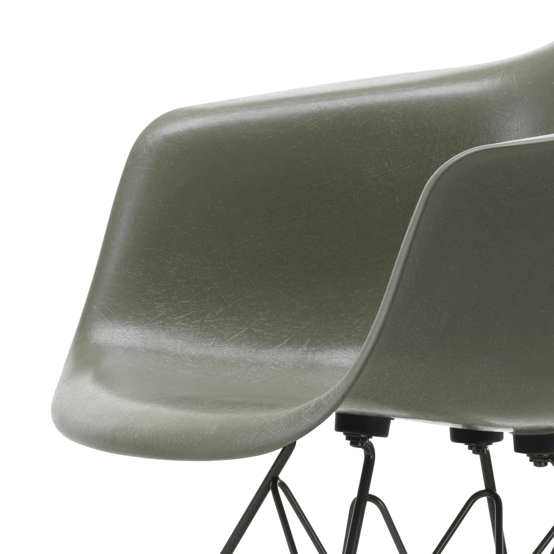 Eames fiberglass armchair DAR armlenestol, Raw umber-Basic dark Vitra