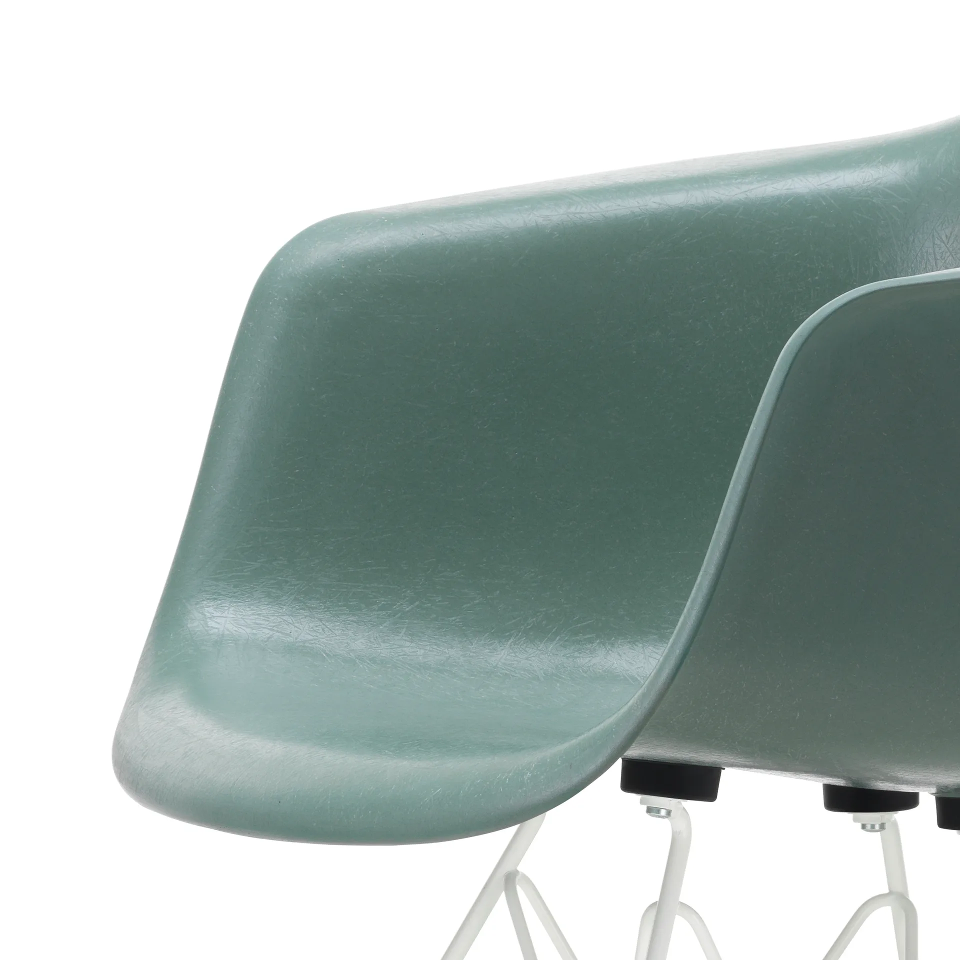 Eames fiberglass armchair DAR armlenestol, Sea foam green-White Vitra