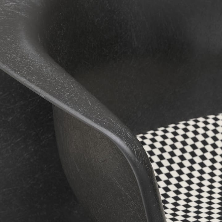 Eames fiberglass armchair DAR stol polstret sete, Checkered-Elephant grey-Svart Vitra