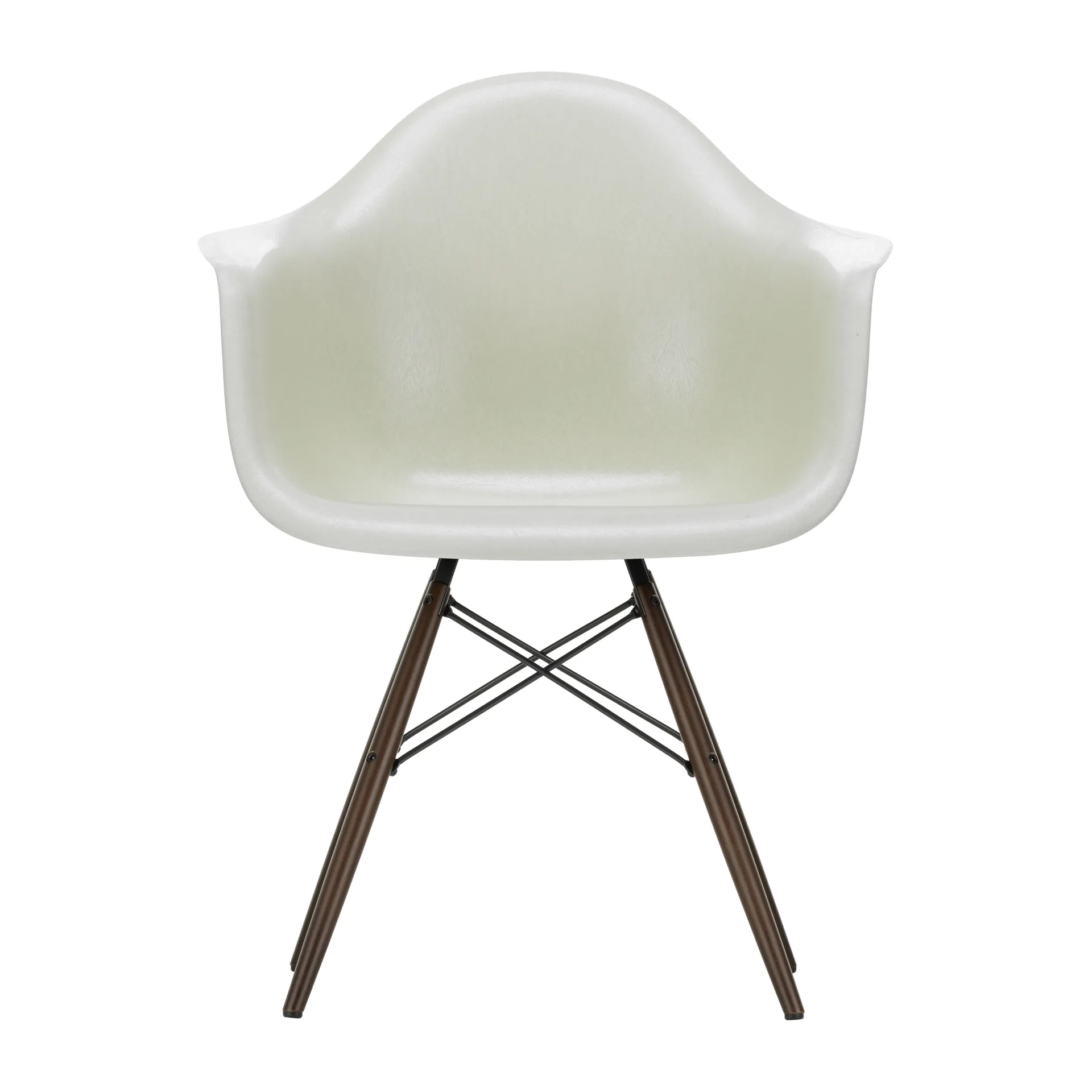 Eames Fiberglass Armchair DAW armlenestol, parchment, brunbeiset lønneben Vitra