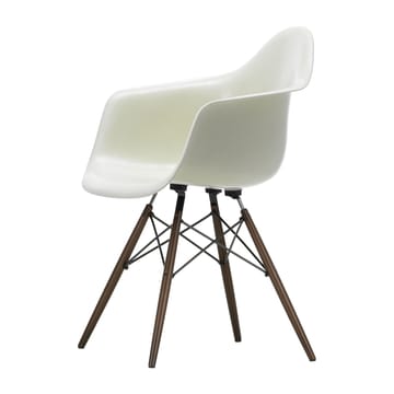 Eames Fiberglass Armchair DAW armlenestol - parchment, brunbeiset lønneben - Vitra