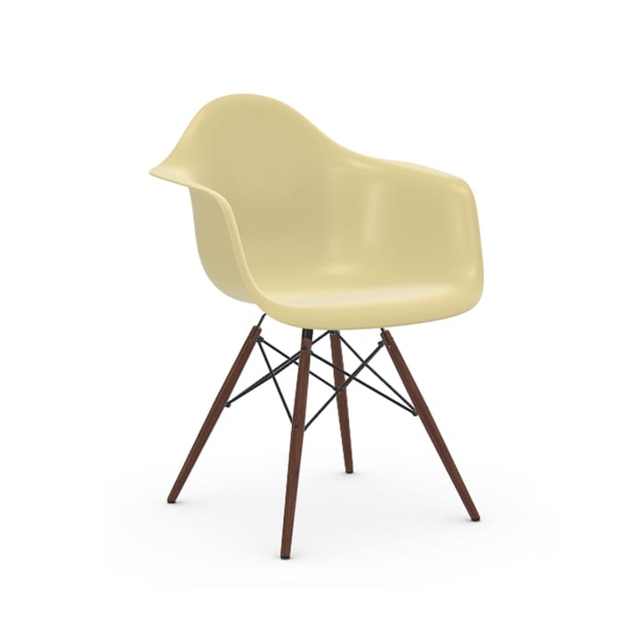Eames Fiberglass Armchair DAW armlenestol, parchment, brunbeiset lønneben Vitra