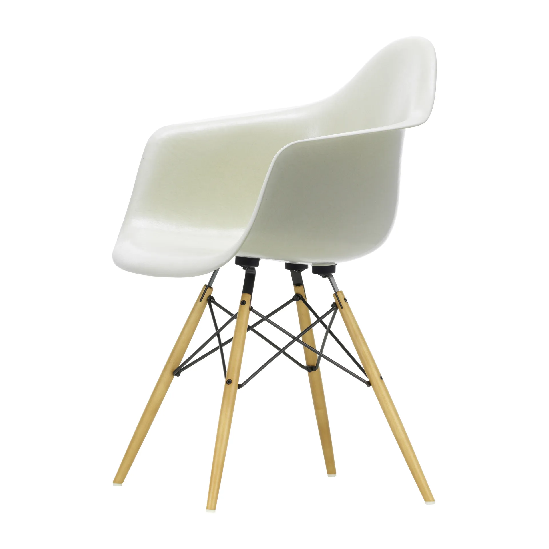 Eames Fiberglass Armchair DAW armlenestol, parchment, lønnbben Vitra