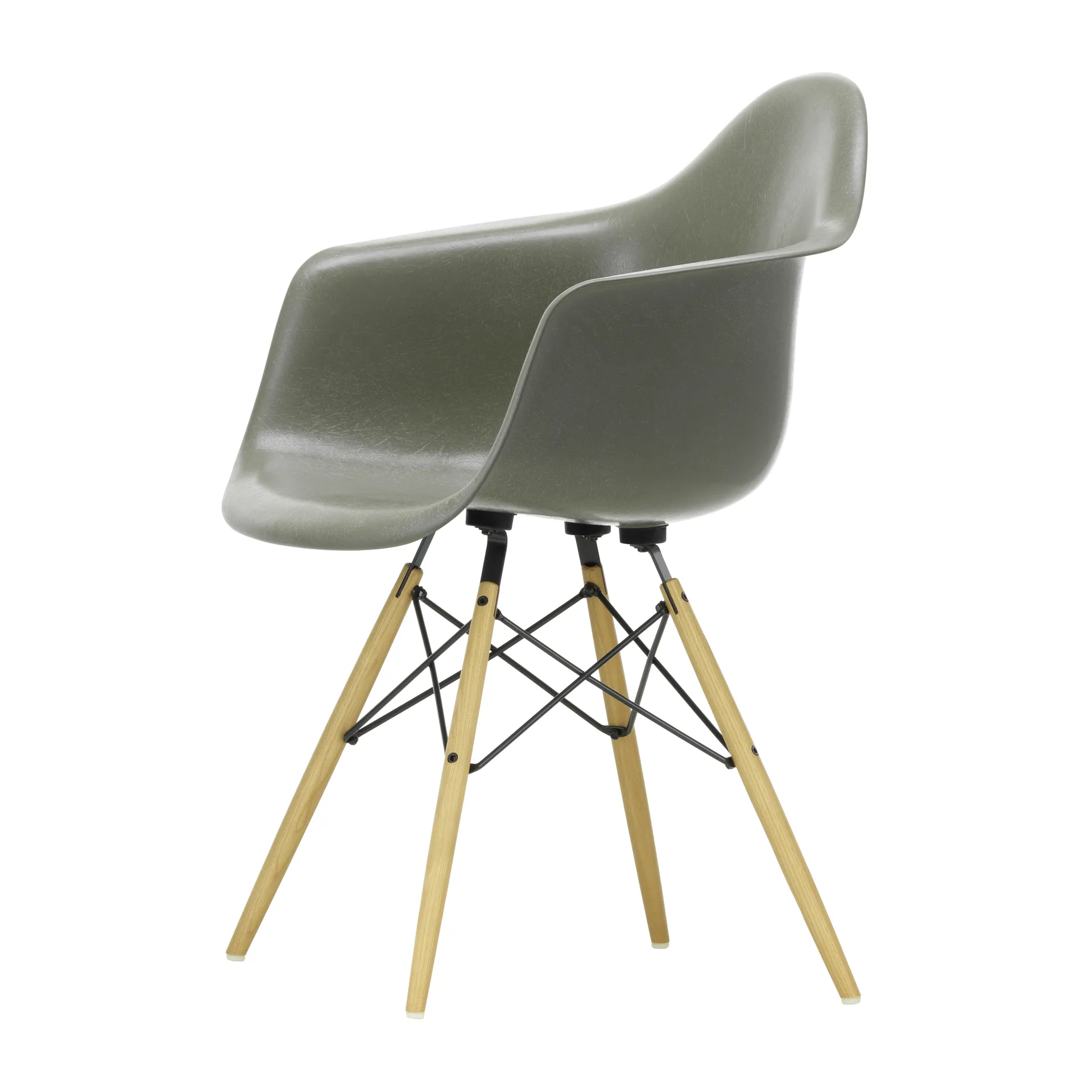 Eames Fiberglass Armchair DAW armlenestol, raw umber, askben Vitra