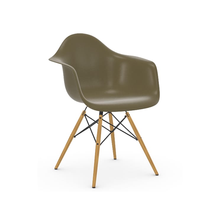 Eames Fiberglass Armchair DAW armlenestol, raw umber, lønnben Vitra