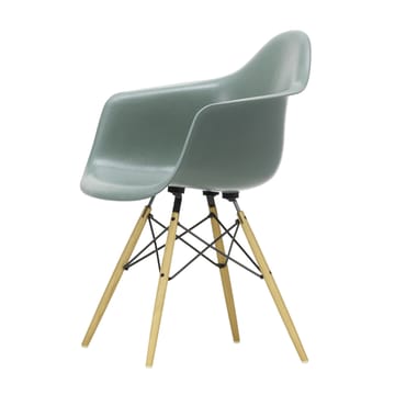 Eames Fiberglass Armchair DAW armlenestol - sea foam green, askben - Vitra