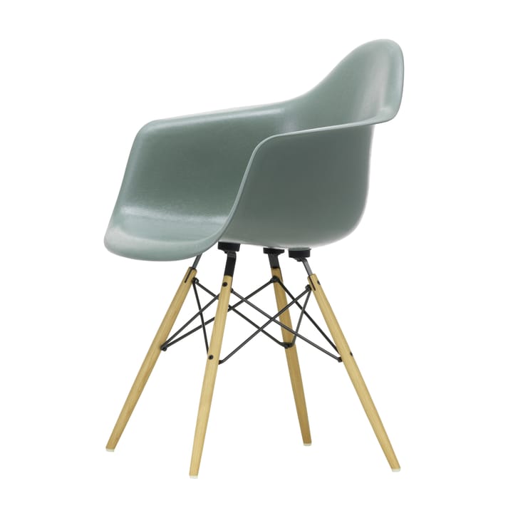 Eames Fiberglass Armchair DAW armlenestol, sea foam green, askben Vitra