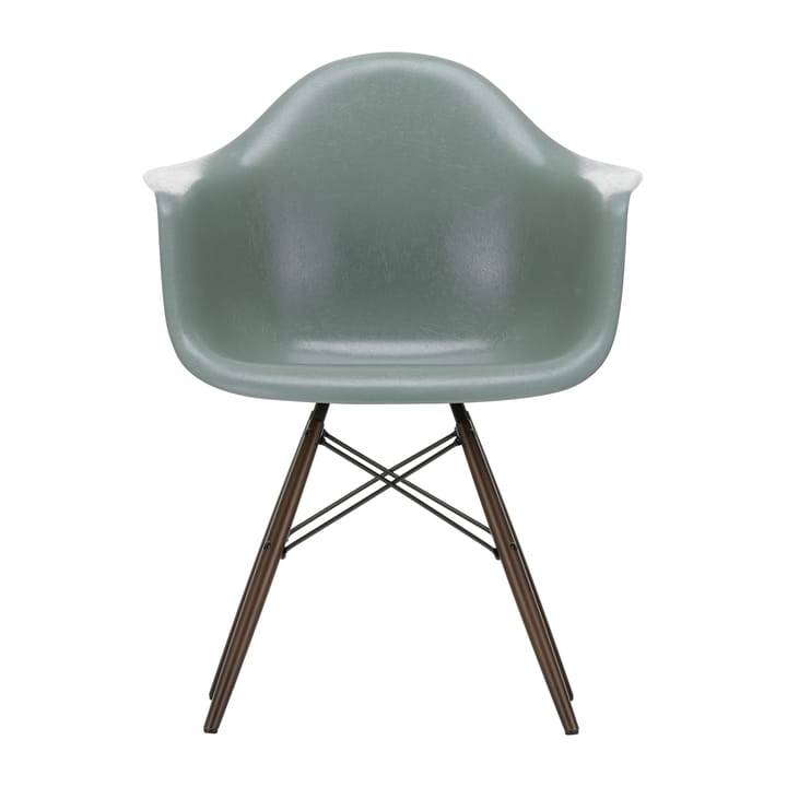 Eames Fiberglass Armchair DAW armlenestol - Sea foam green-dark maple - Vitra