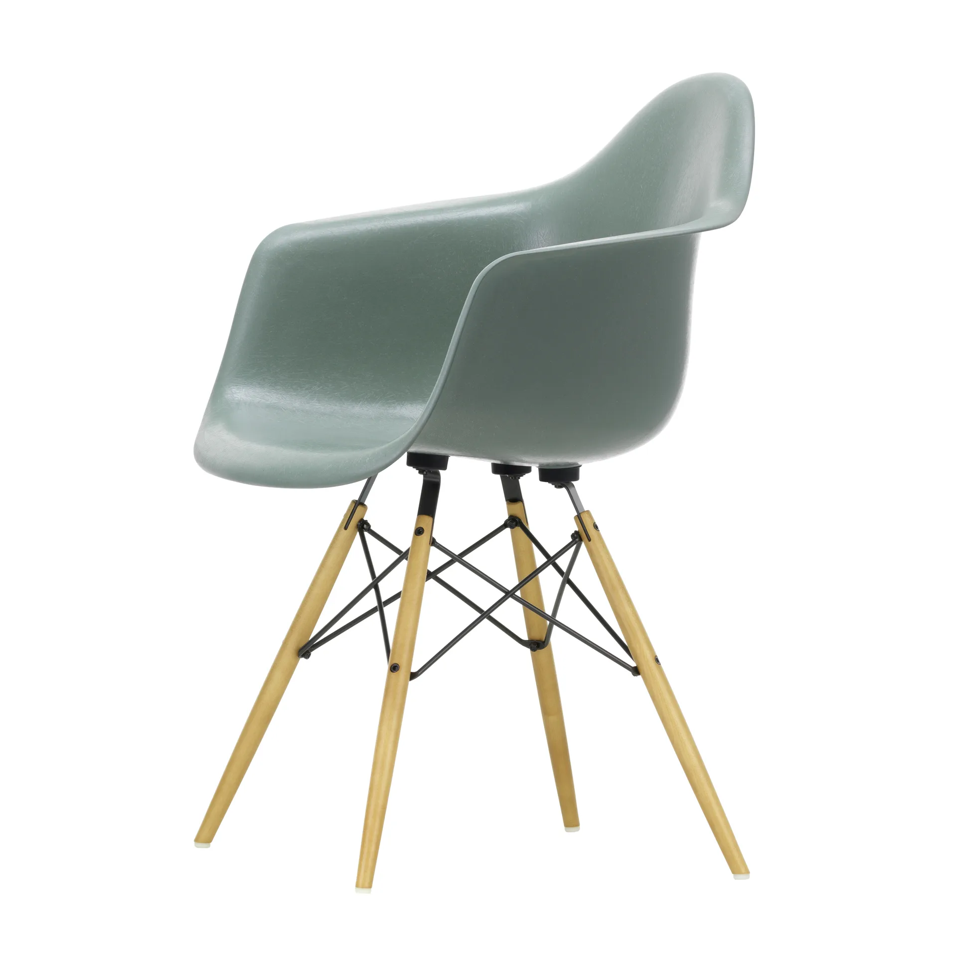 Eames Fiberglass Armchair DAW armlenestol, sea foam green, lønneben Vitra