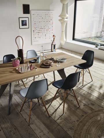 Eames Fiberglass Chairs DSW stol - classic red, brunbeisede lønnben - Vitra