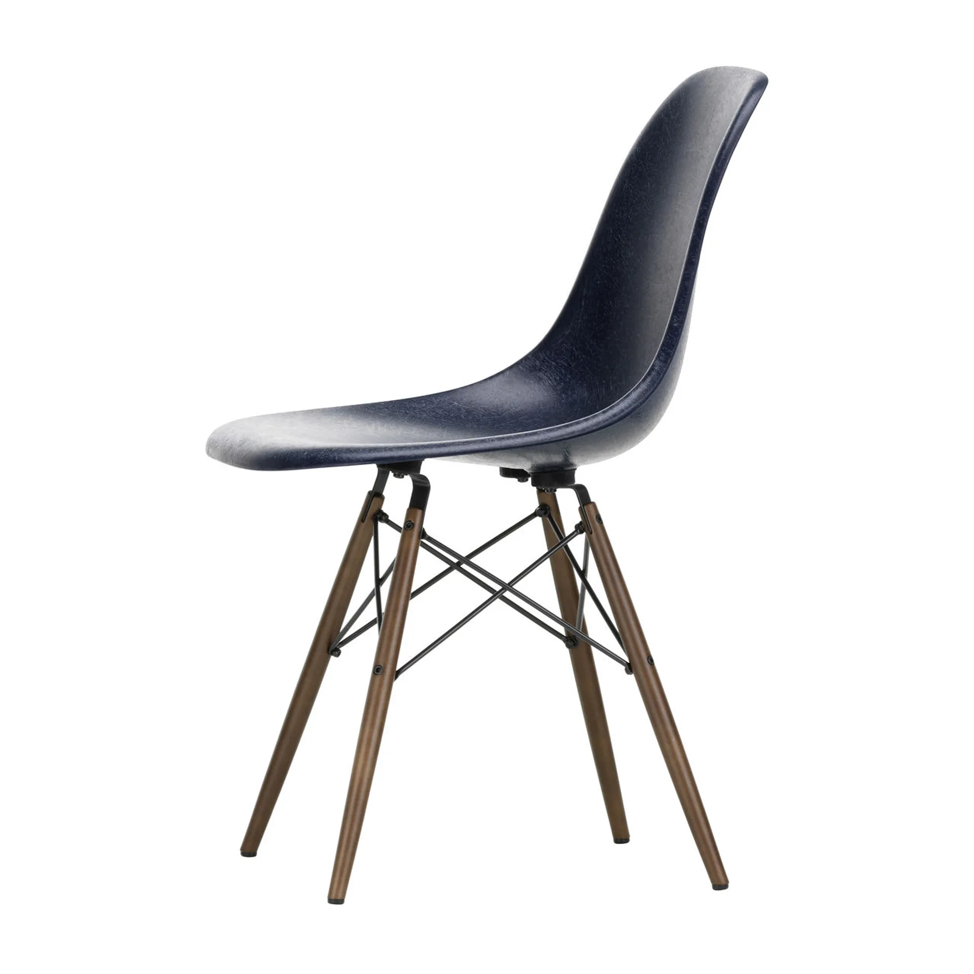 Eames Fiberglass Chairs DSW stol, navy blue, brunbeisede lønnben Vitra