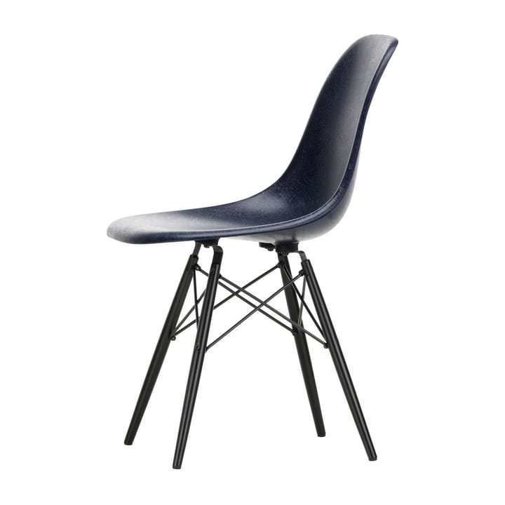 Eames Fiberglass Chairs DSW stol, Navy blue-svartbeiset lønnben Vitra