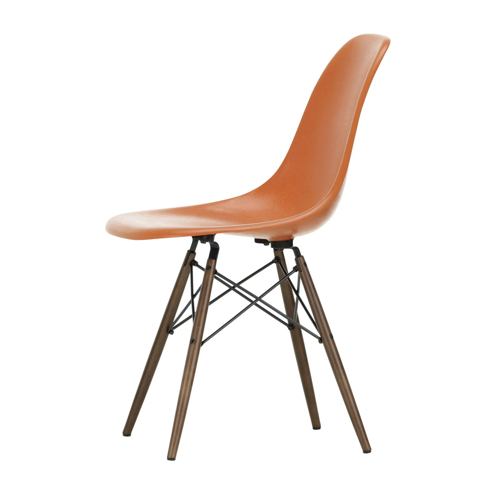 Eames Fiberglass Chairs DSW stol, Red orange-brunbeiset lønnben Vitra